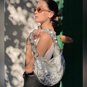 🩶🤍NWOT Quilted Shoulder Bag in Silver 🤍🩶